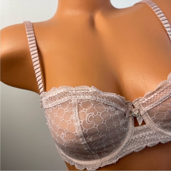 32d unlined Chantelle lace Demi bra with lace detail on the straps - Picture 2 of 8